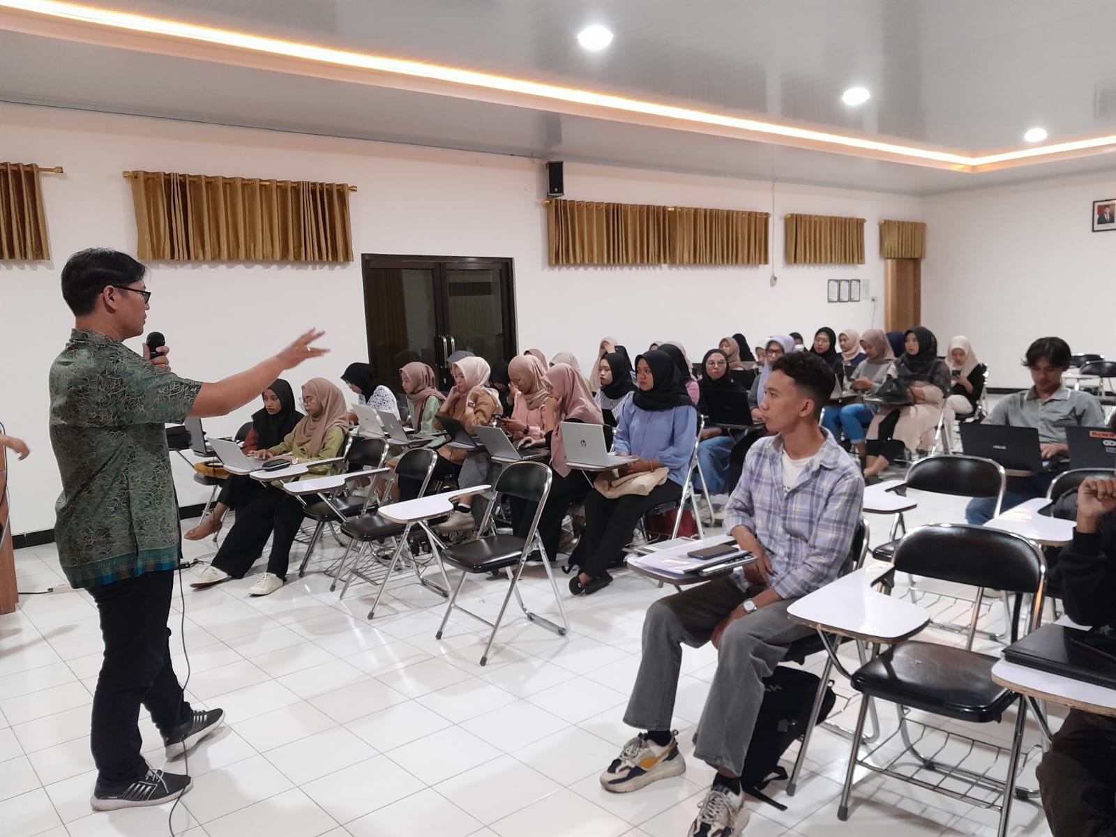 Mahasiswa FEB Ikuti Pelatihan penggunaa Reference Manager Tools