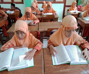Strategi Kepala Madrasah dalam Menguatkan Akhlak Siswa: Studi Laeliya Hikmawati di MI Negeri Magelang