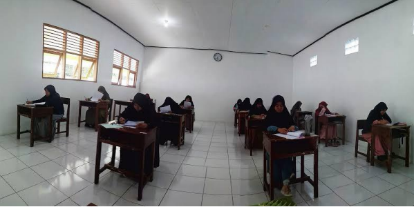 Menghafal Al-Qur’an Tingkatkan Prestasi Akademik: Penelitian Muhammad Ridhollatif di SMA Al-I’tishom Grabag
