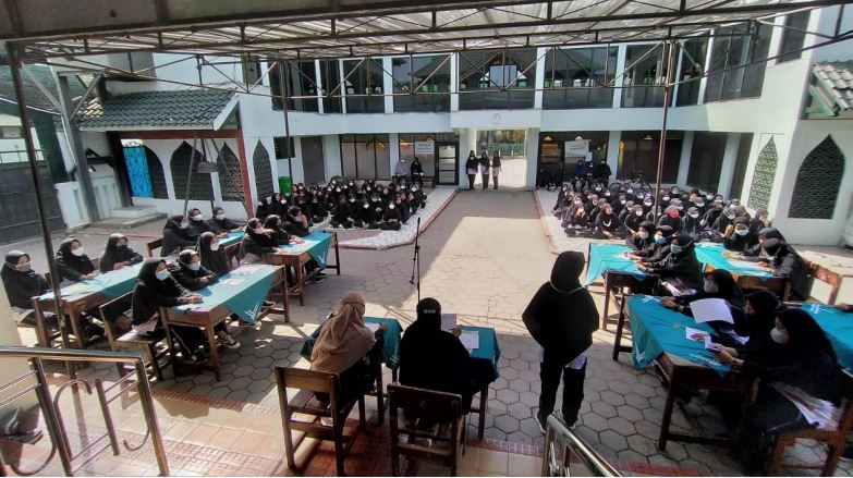 Muhadharah: Melatih Keberanian, Menumbuhkan Percaya Diri Santriwati Pesantren