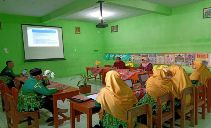 Aftrino Ridlo Hidayat Teliti Strategi Kepala Madrasah dalam Meningkatkan Kinerja Guru MI Muhammadiyah Wonosobo
