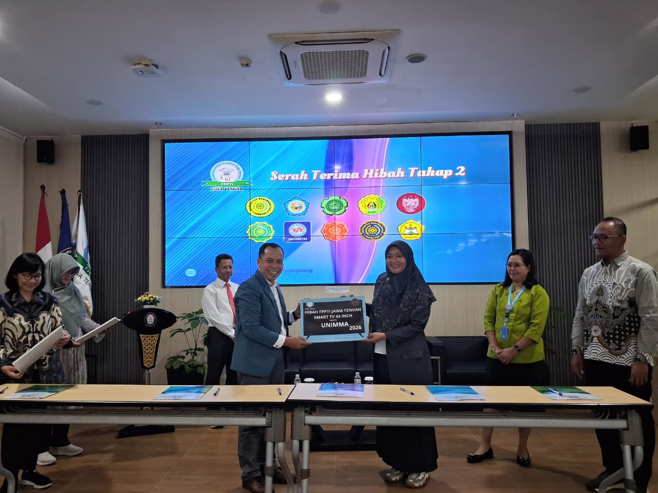 Perpustakaan UNIMMA Terima Hibah Smart TV dari FPPTI Jawa Tengah