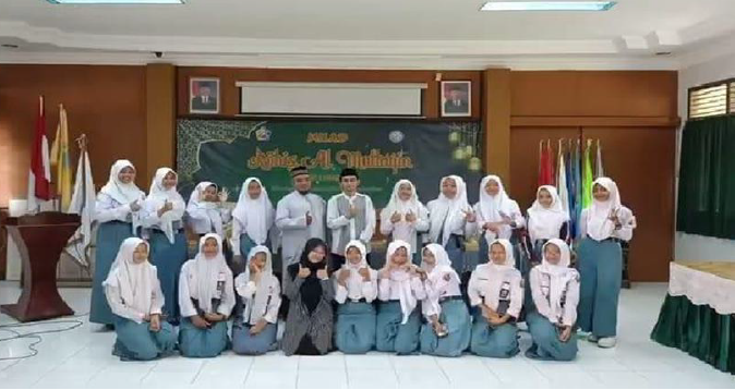 Guru PAI Jadi Garda Terdepan Pembinaan Etika Berbusana Muslimah di SMK Negeri 1 Magelang
