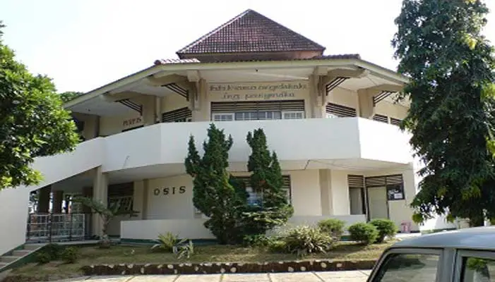 Mengurai Misteri Motivasi Belajar Siswa SMK Negeri 1 Magelang: Antara Beban Metode Pengajaran dan Distraksi Digital